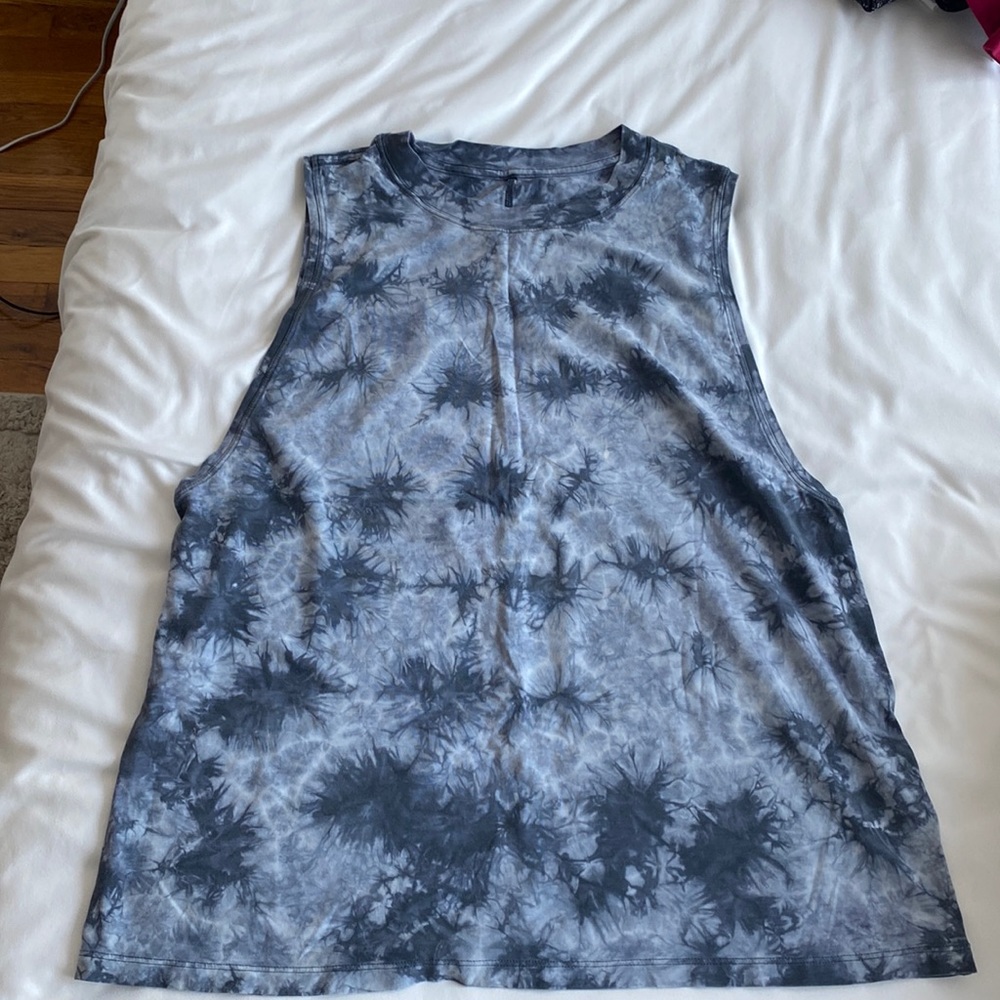 Lululemon tank